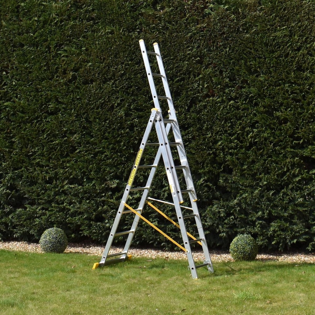 Trade Master Pro 3-delige combinatieladder van aluminium met antislip stabilisatiestang, draagvermogen 150 kg, EN131 Pro gecertificeerd