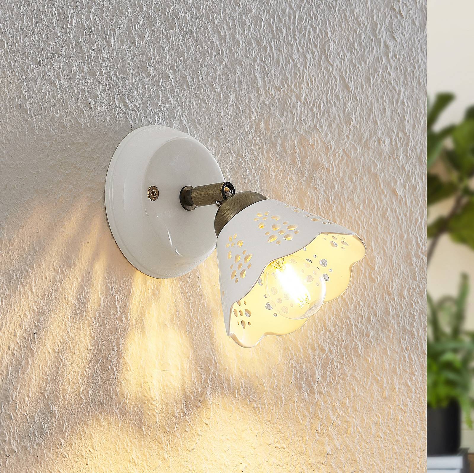 Lindby Efgenia spotlight, one-bulb Lindby, dimmable, White / opal, Living / Dining Room, Ceramics, Country House / Rustic, Ceiling Light