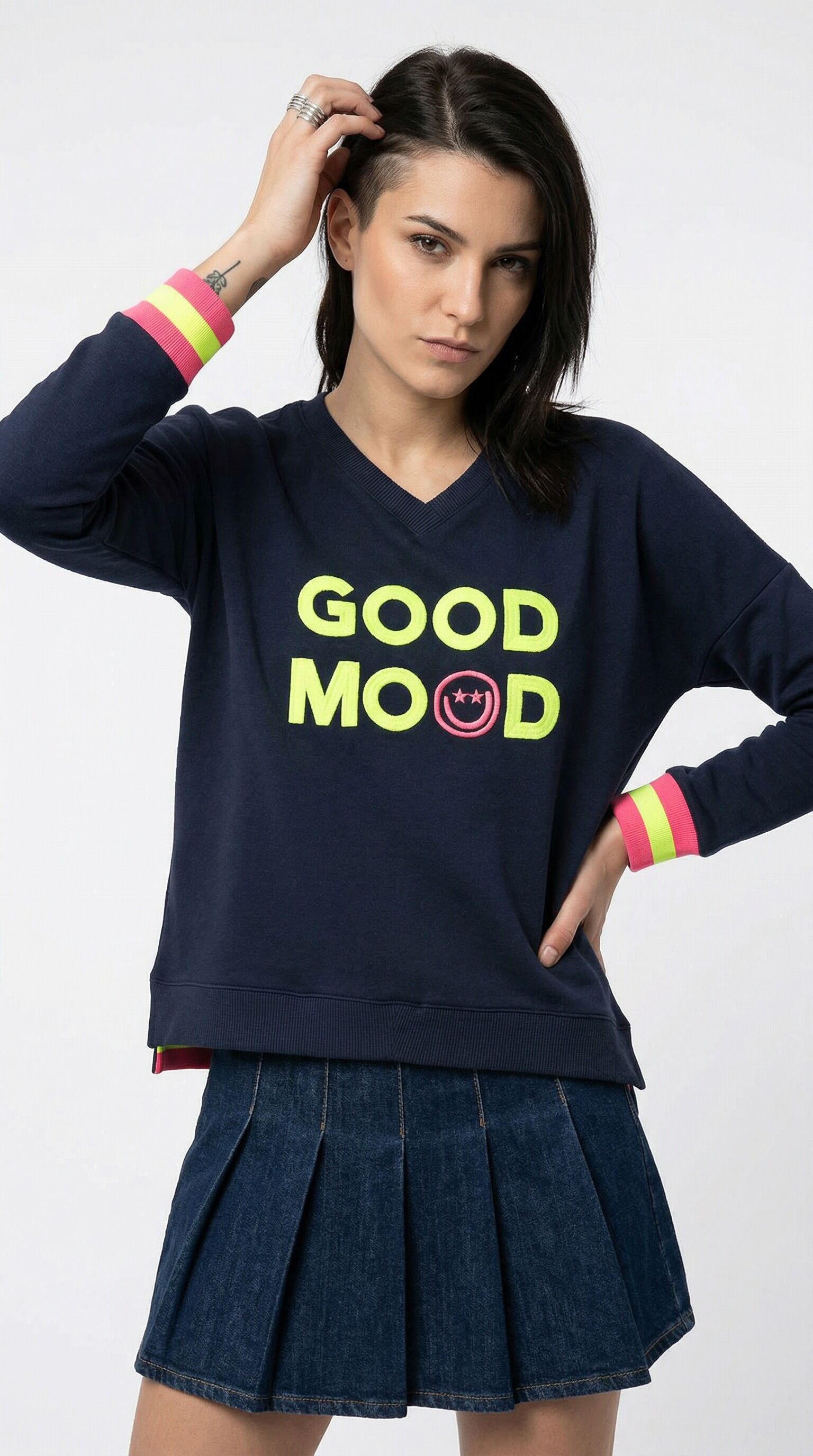 Sweatshirt ZWILLINGSHERZ, Damen, Gr. S/M, blau (marine), Sweatware, Obermaterial: 50% Baumwolle, 50% Polyester, bedruckt, normal hüftlang, V-Ausschnitt, Bündchen, Sweatshirts Sweatshirt, Langarm, Neon-Details, V-Ausschnitt, Schriftzug marine S/M