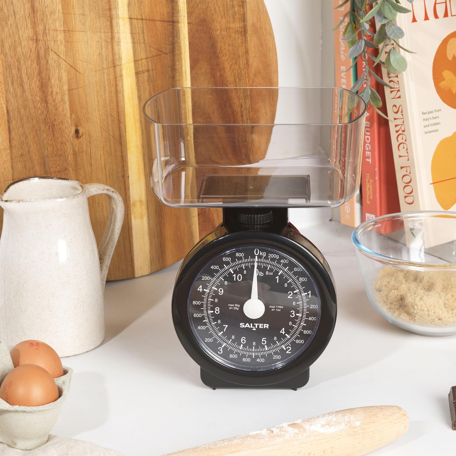 Salter 114 BKCLDR Mechanical Kitchen Scale – 5kg Capacity, Easy-Read Dial, 1L Dishwasher-Safe Bowl, Compact Storage, No Batteries Required