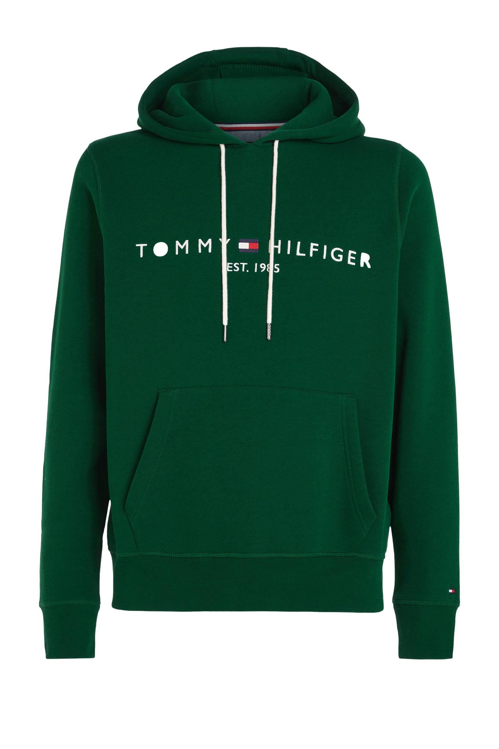 Dieses Herren-Sweatshirt von Tommy Hilfiger ist aus einer Bio-Baumwollmischung gefertigt und mit einem Logo-Print versehen. Das Modell hat eine Kapuze und lange Ärmel.Details zu diesem Pullover:- Kängurutasche