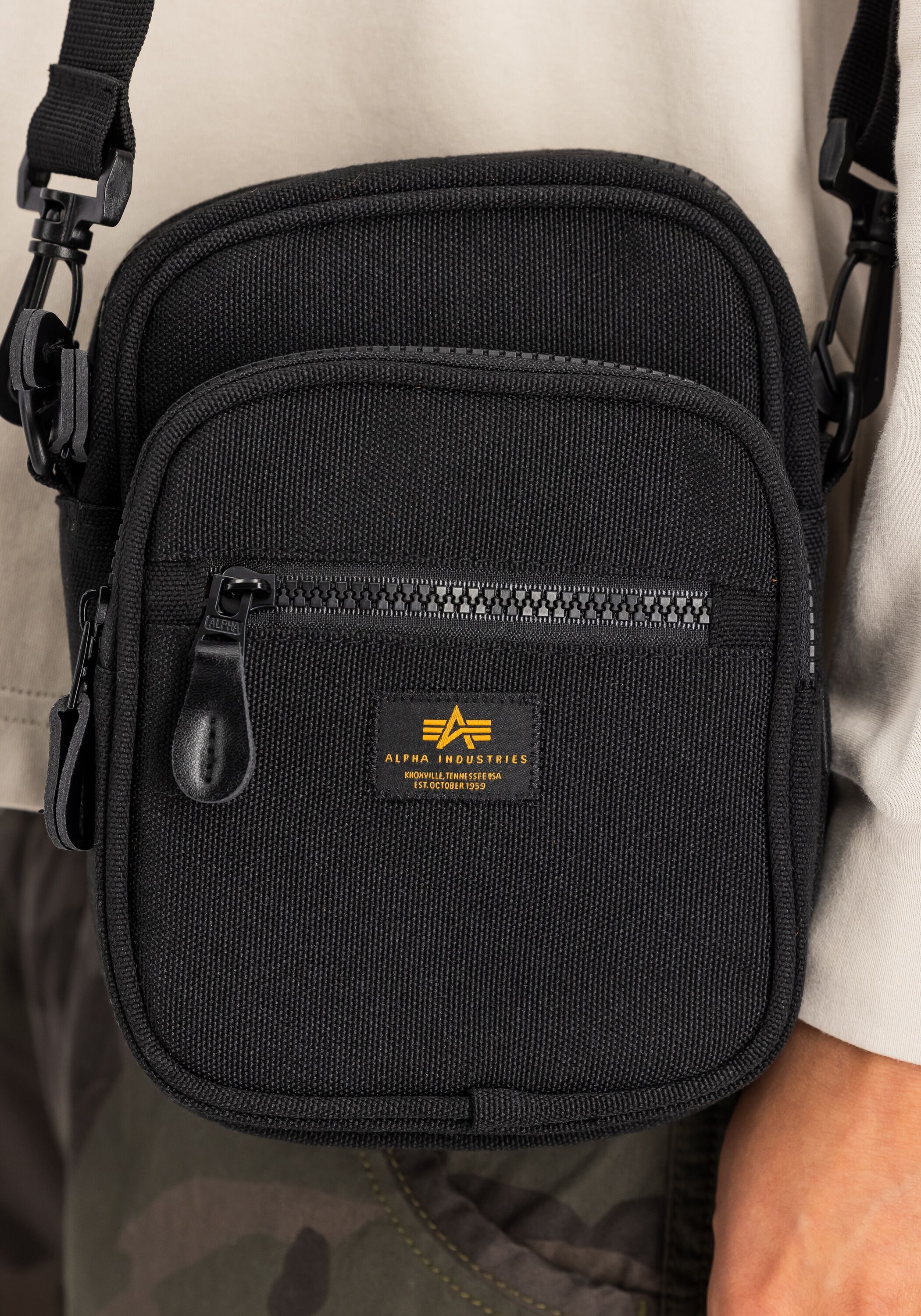 Umhängetasche ALPHA INDUSTRIES "Label Messenger Bag", Herren, schwarz, Obermaterial: 100% Polyester. Futter: 100% Nylon, Taschen Umhängetasche schwarz Einheitsgröße