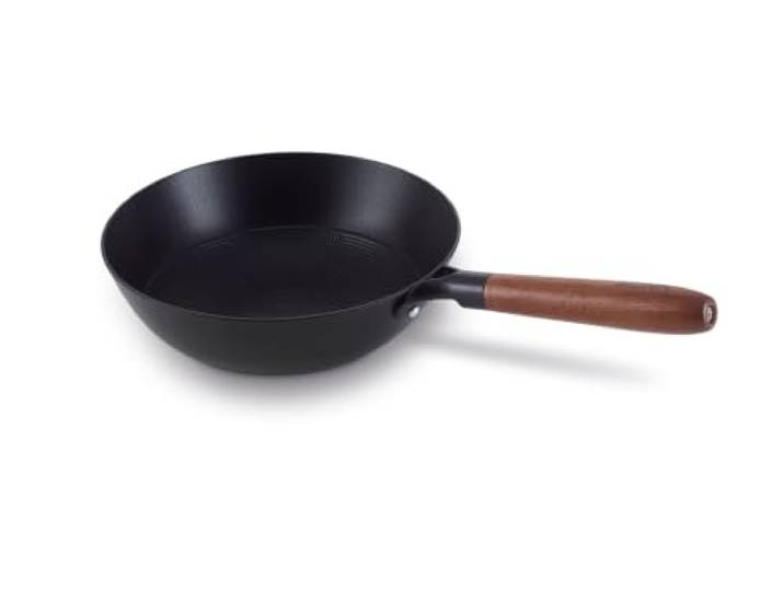 Beka Mandala Wok Céramique 24 cm Fonte Fer Recyclée Certifiée RCS - Manche Bois Acacia - Sans PFAS - Compatible Induction - Garantie 5 ans\, Noir