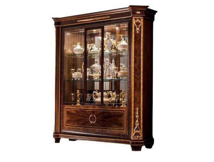 Xlmoebel Vitrine Arredoclassic Vitrine mit kunstvollen Schnitzereien im Barockstil (Vitrine) Hergestellt in Italy