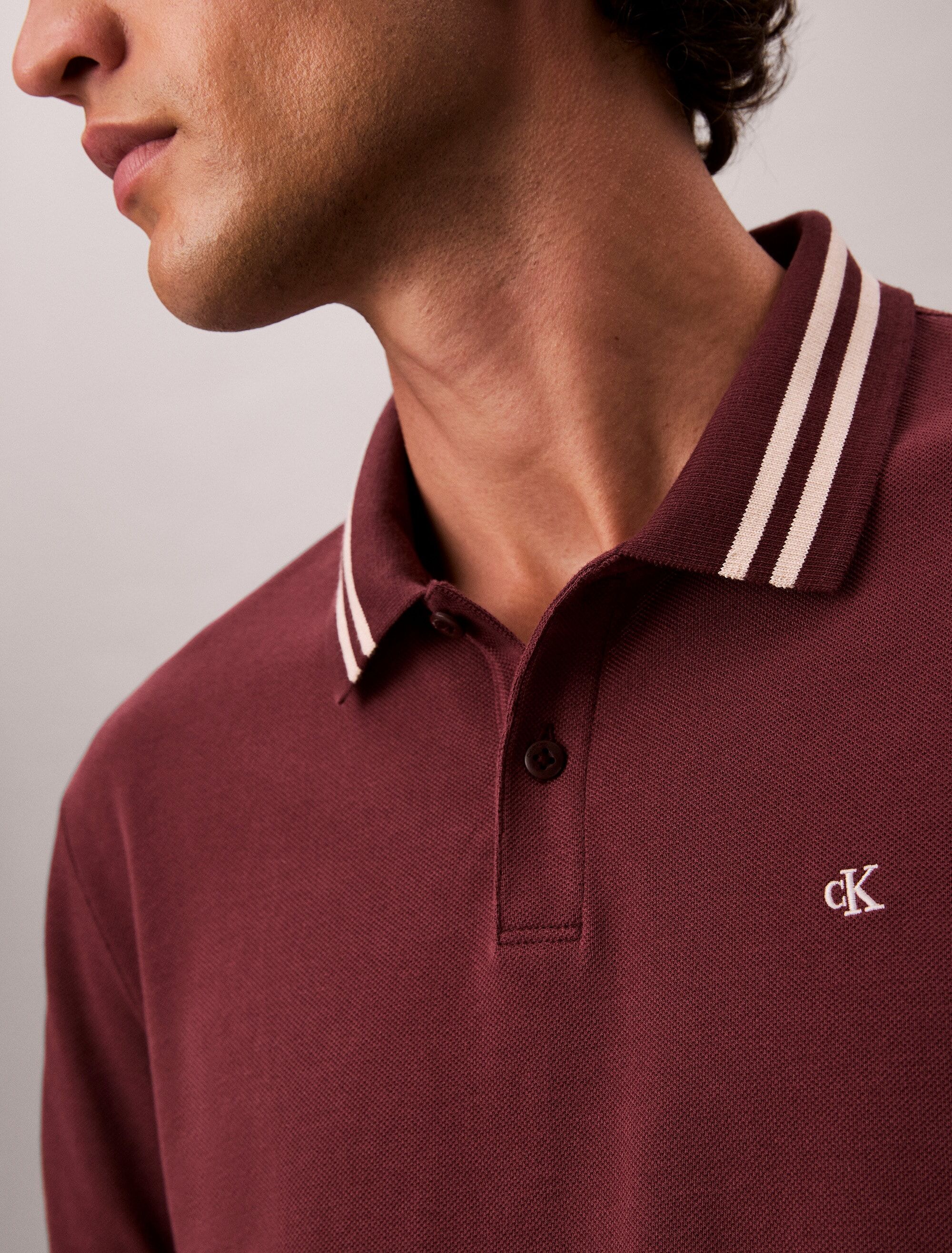 Poloshirt CALVIN KLEIN JEANS "SS CSL PQ CLSSC TPPD", Herren, Gr. S, braun (moroccan braun), Jersey, Obermaterial: 100% Baumwolle, klassisch normal, Rundhals, eingesetzt angesetztes Bündchen, Shirts Poloshirt, Mit Rundhalsausschnitt moroccan braun S