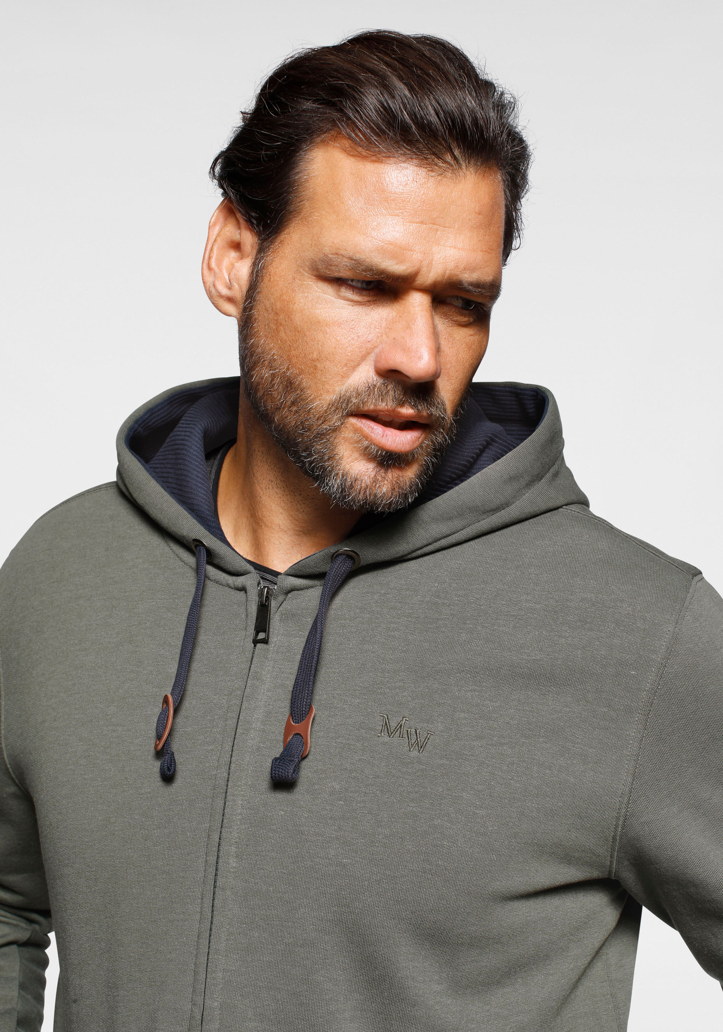 Kapuzensweatjacke MAN'S WORLD, Herren, Gr. M (48/50), grün (olivgrün), angeraute Sweatware, Obermaterial: 80% Baumwolle, 20% Polyester. Kapuzenfutter: 80% Baumwolle, 20% Polyester, unifarben, normal, Rippbündchen, Sweatjacken Kapuzensweatjacke, mit kontra