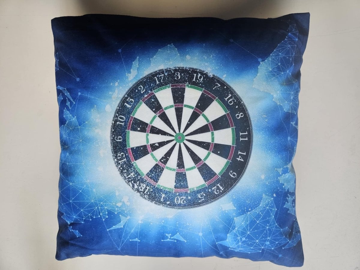 Sierkussen met Darts en Dartbord afbeelding