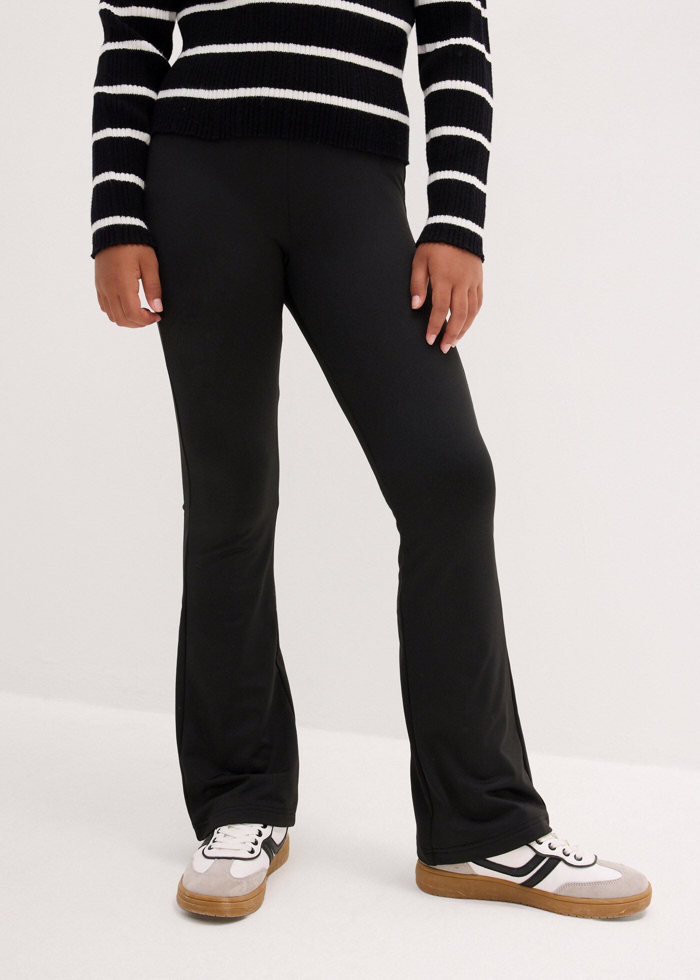 Jerseyhose BONPRIX "Ausgestellte Jerseyhose mit angerauter Innenseite", Mädchen, Gr. 140/146, N-Gr, schwarz, Jersey, Obermaterial: 92% Polyester, 8% Elasthan, unifarben, Basic lang, Hosen Jerseyhose, mit angerauter Innenseite, mit Gummizug, ausgestellte P