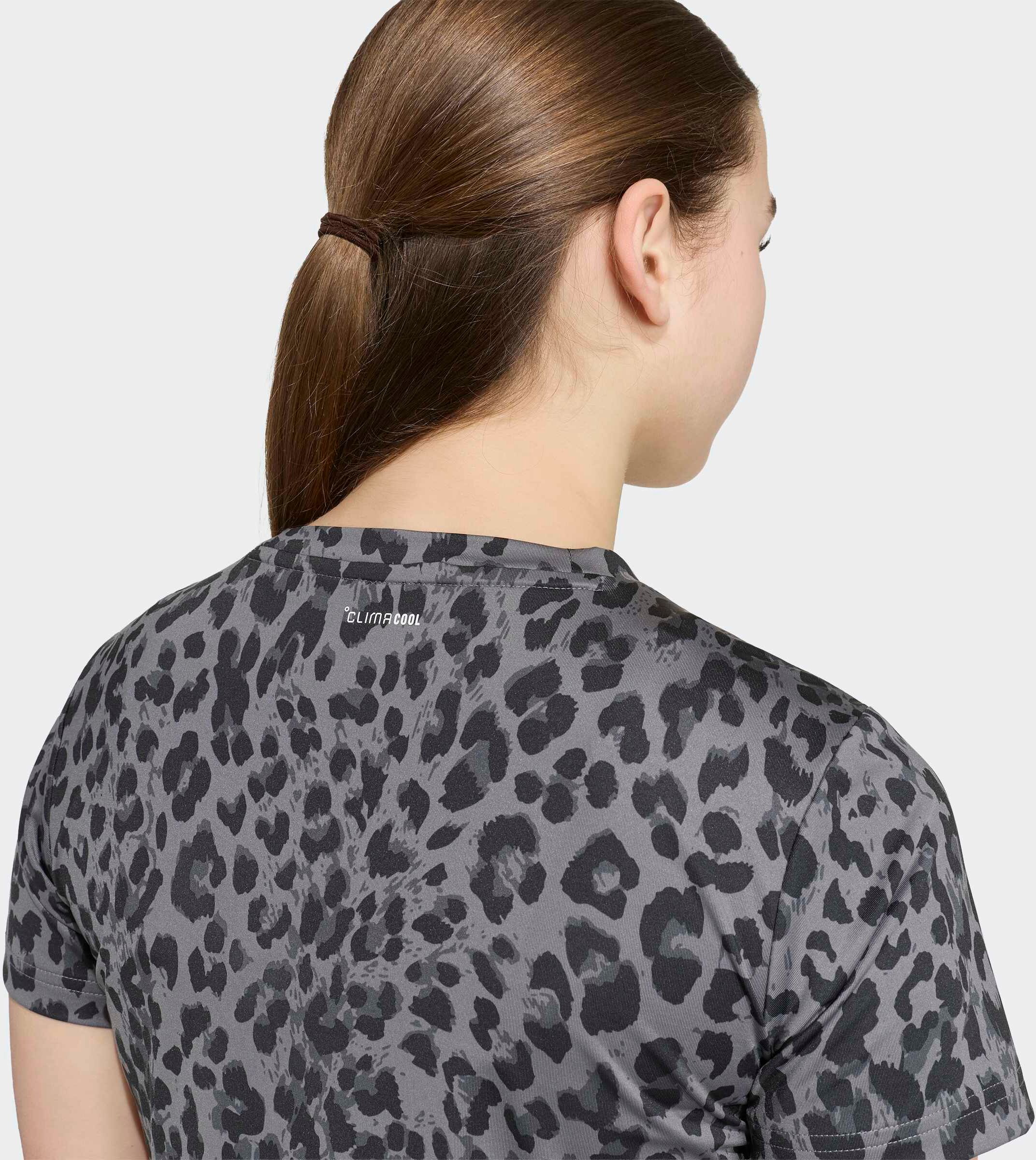 T-Shirt ADIDAS SPORTSWEAR "SAISONALES SPORT-, ANIMALPRINT" Gr. 164, grau (grau four, grau six, schwarz, grau six), Shirts, Mädchen, 164, Obermaterial: 80% Polyester, 20% Elasthan, T-Shirt, für Kinder, mit Rundhalsausschnitt, ohne Verschluss, aus Polyester