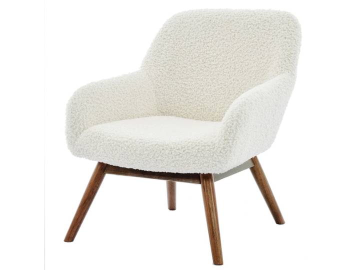 Fauteuil en bois patiné noyer et tissu bouclé ecru