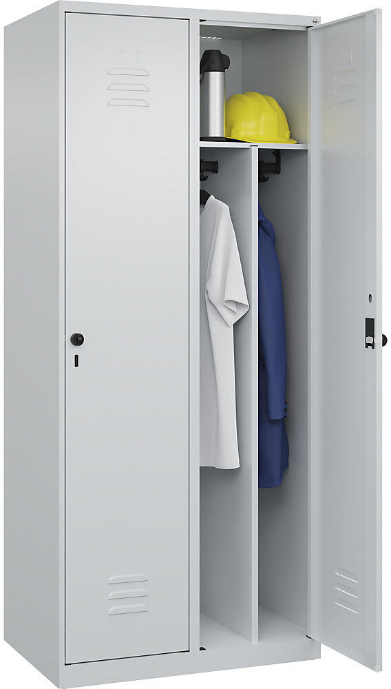 C+P Schwarz-Weiß-Spind Classic PLUS, schmal, 2 Abteile, verkürzte Trennwand mittig, lichtgrau, B 800 mm, mit Bodengleitern, Drehriegel, Trennwand mittig
