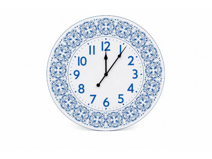 Wanduhr GOODPRODUCT Blue Sky mit detailreichen Ornamenten, 58cm gross , blau (weiß, blau), B:58cm H:58cm T:1cm, Wanduhren, Wanduhr, Küchenuhr, Wanduhr