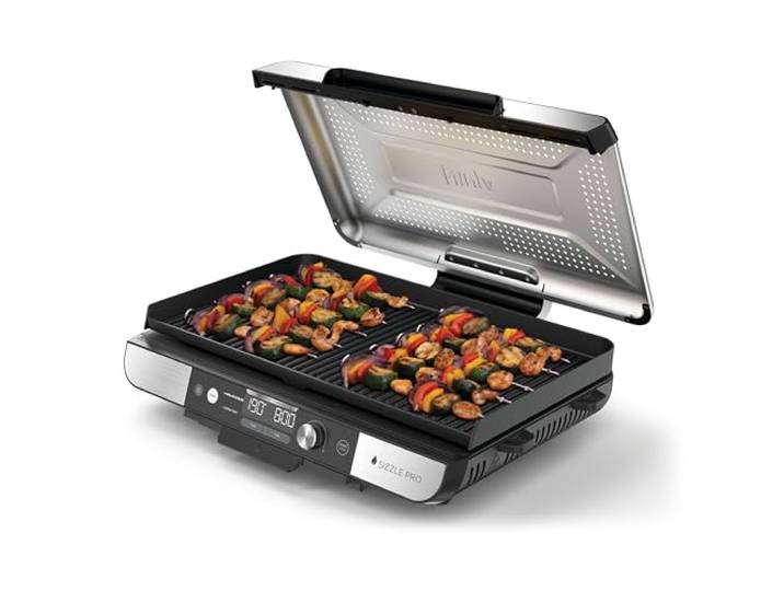 Ninja Sizzle Pro XL Grill Electrique Intérieur & Plancha GX101EU Plaque electrique Céramique\, Grill Multifonction Pour Grillade Maison & Smash Burger\, Couvercle\, Accessoires\, Argent/Noir