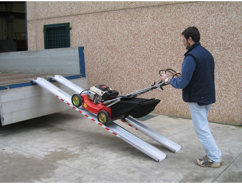 Metalmec Auffahrrampen mit Führung BASIC, Paar, Länge 1500 x Breite 155 mm