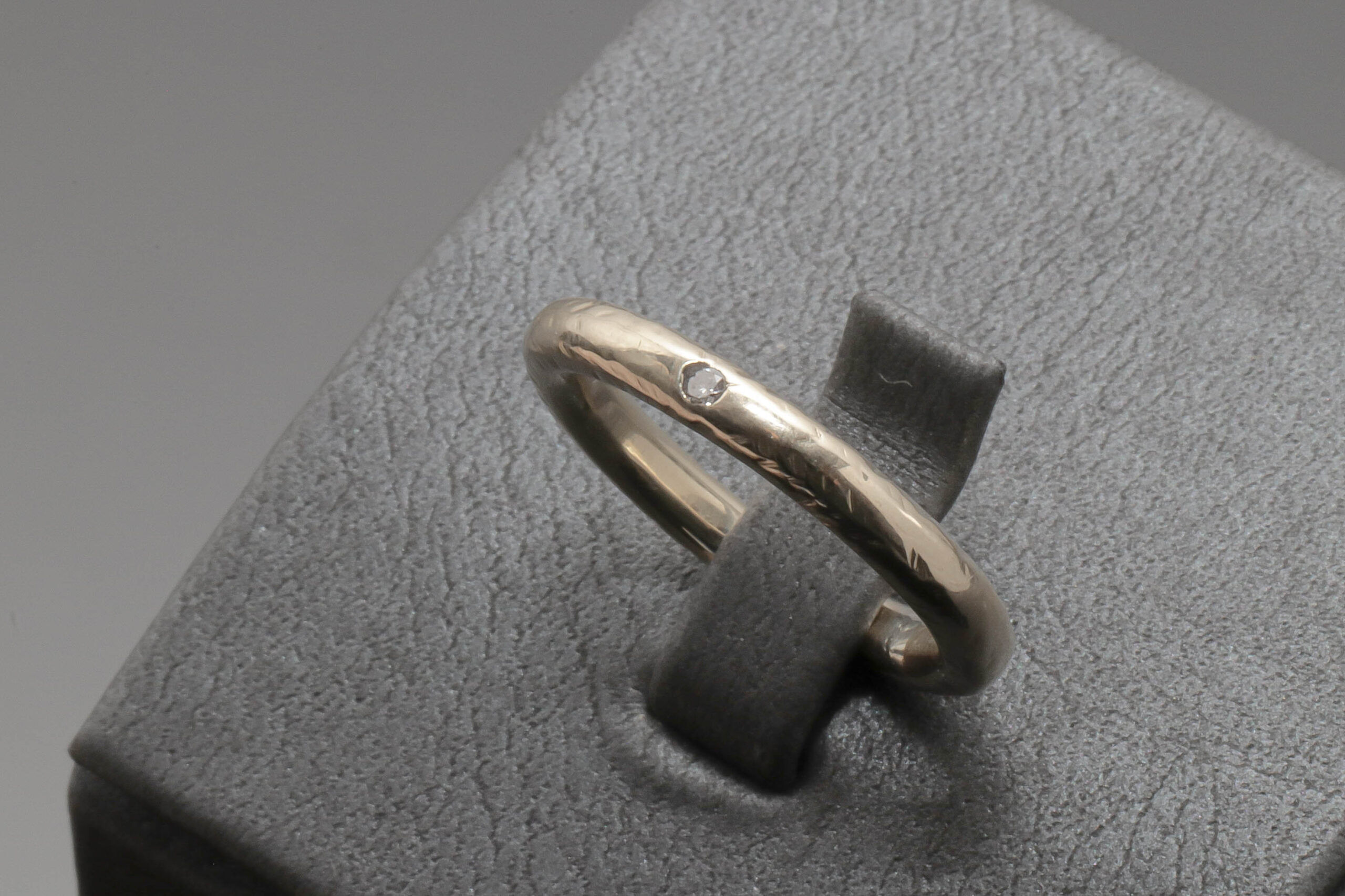 Sero Guld Ring med diamant sten i 14 karat guld