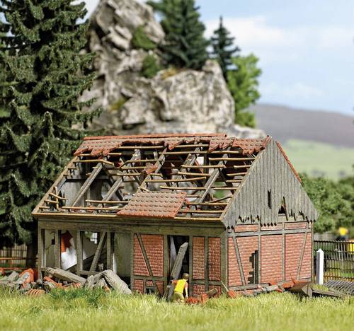 Busch 1669 H0 Verfallene Stallung