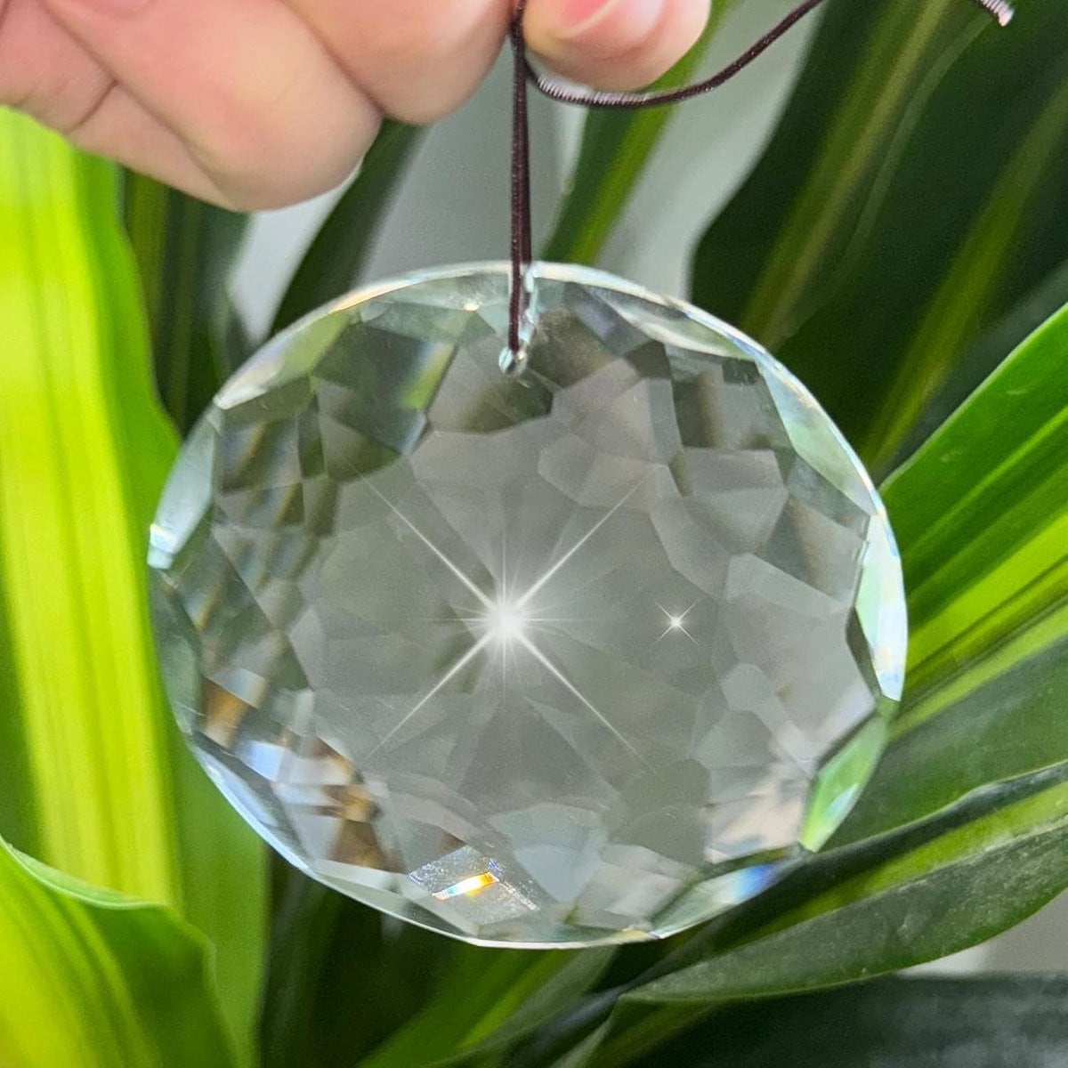Ronde Kristallen Zonvanger met Prismatische Effecten voor Raamdecoratie en Tuinversiering, 75mm