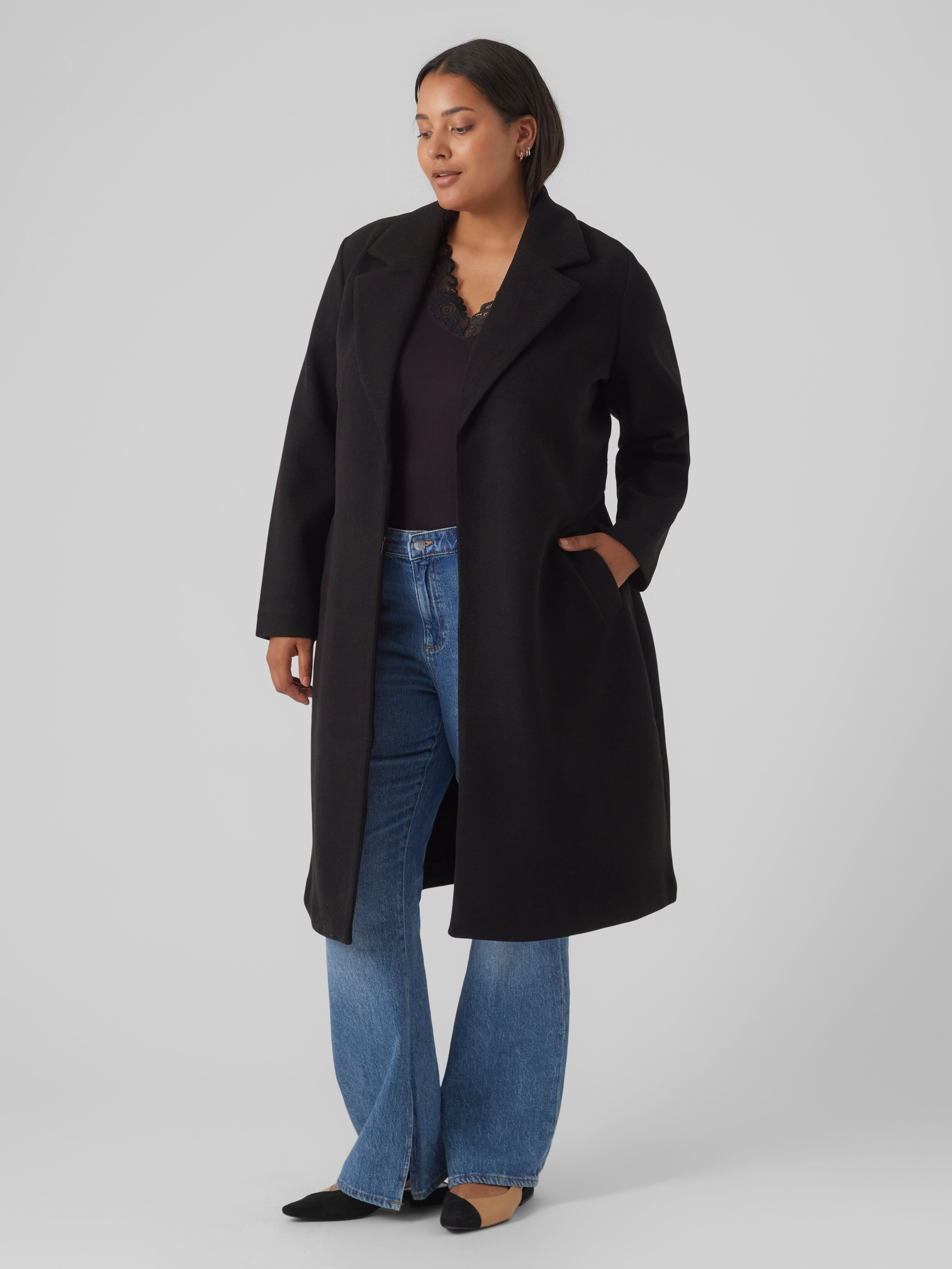 Langmantel VERO MODA CURVE "VMCFORTUNEAYA LONG COAT GA CUR NOOS", Damen, Gr. 46, schwarz, Web, Obermaterial: 100% Polyester, unifarben, kniebedeckend, V-Ausschnitt, Mäntel Langmantel schwarz 46