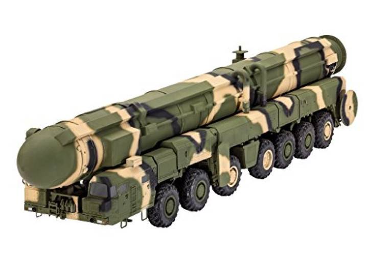 Revell 03303 Topol SS-25 Sickle Model Kit