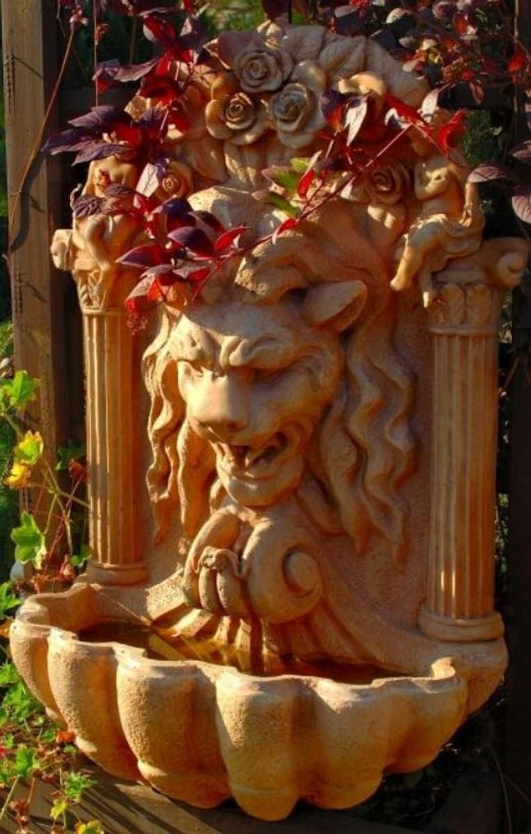 Casa Padrino Barock Kunststein Wandbrunnen Löwe H. 97 cm - Verschiedene Farben - Gartenbrunnen im Barockstil