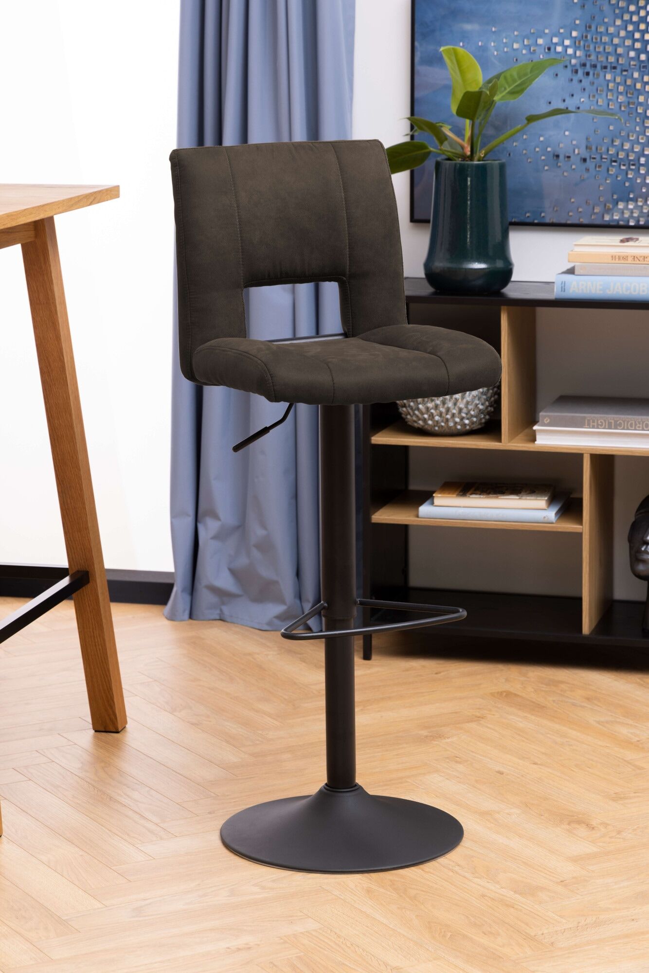 Barhocker ACTONA GROUP "Sylvia Barstuhl, Höhenverstellbar", grau (anthrazit), B:41,5cm H:115cm T:52cm, 100% Polyester, Hocker, Barhocker, Trompetenfuss, Gasfeder, drehbar, vertikale Nähte, 2er-Satz anthrazit B/H/T: 41,5cm x 115cm x 52cm, Luxus-Microfaser