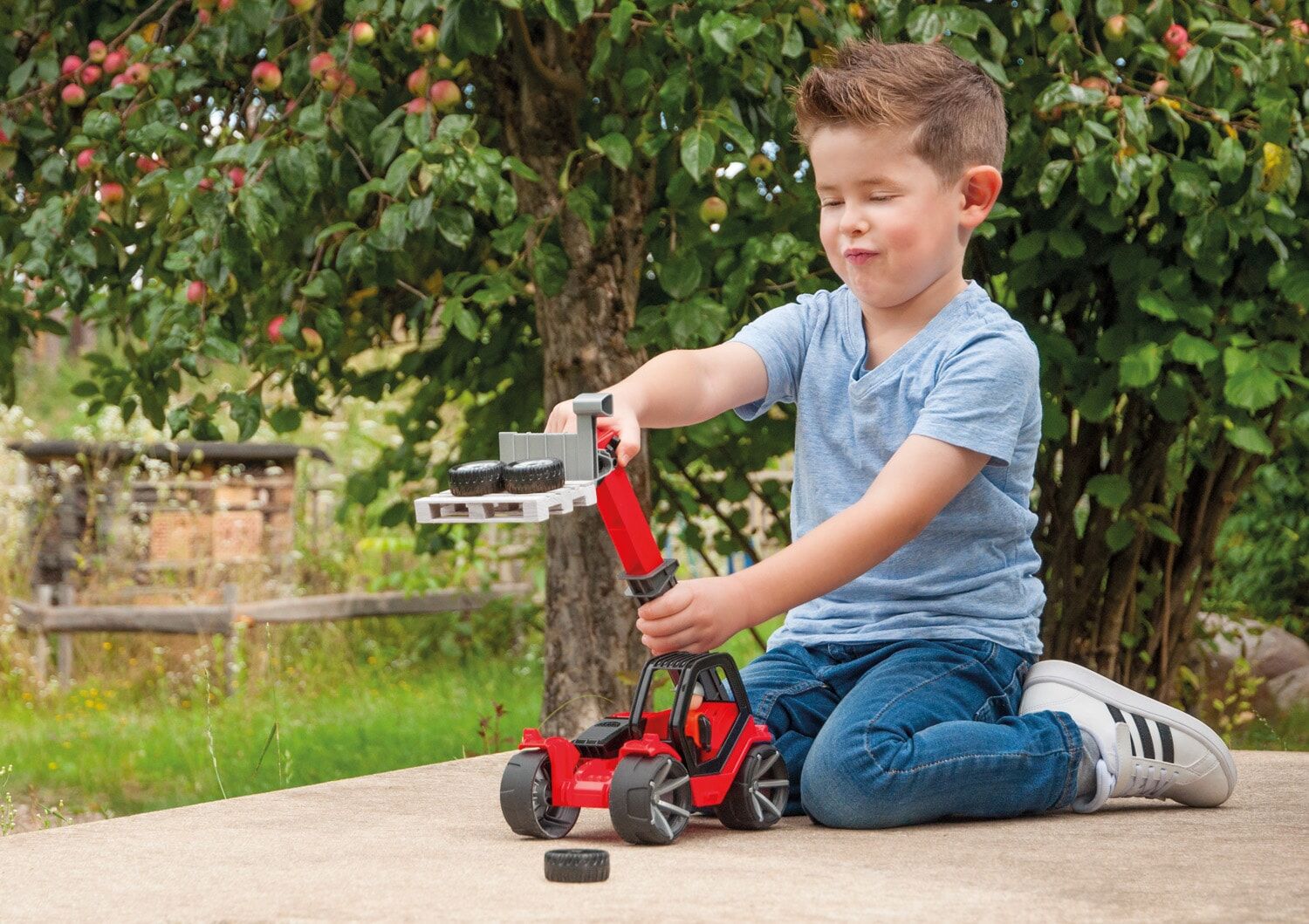Spielzeug-Bagger LENA "Truxx Teleskoplader mit Palette", rot, Spielzeugfahrzeuge, KinderT:35cm, Kunststoff, Spielzeug-Bagger, Made in Europe, T:35cm