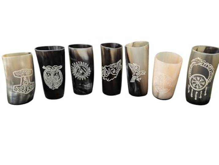 Frera Hornbecher Set, Handgefertigte Trinkbecher aus Horn, 200ml, mit Nordischer Gravur - Rabe, Irminsul, Thor Hammer, Valknut, Wolf, Yggdrasil, Wegweiser Motive (Set)
