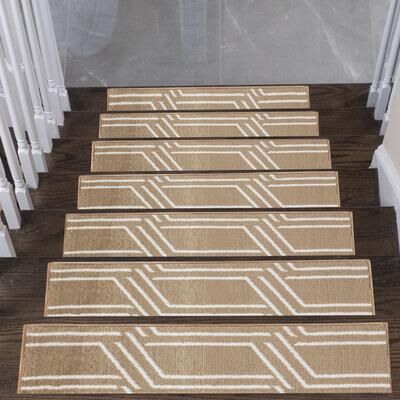"SUSSEXHOME Plaza Collection Stair Treads 100% Polypropylene 9"" x 28"""