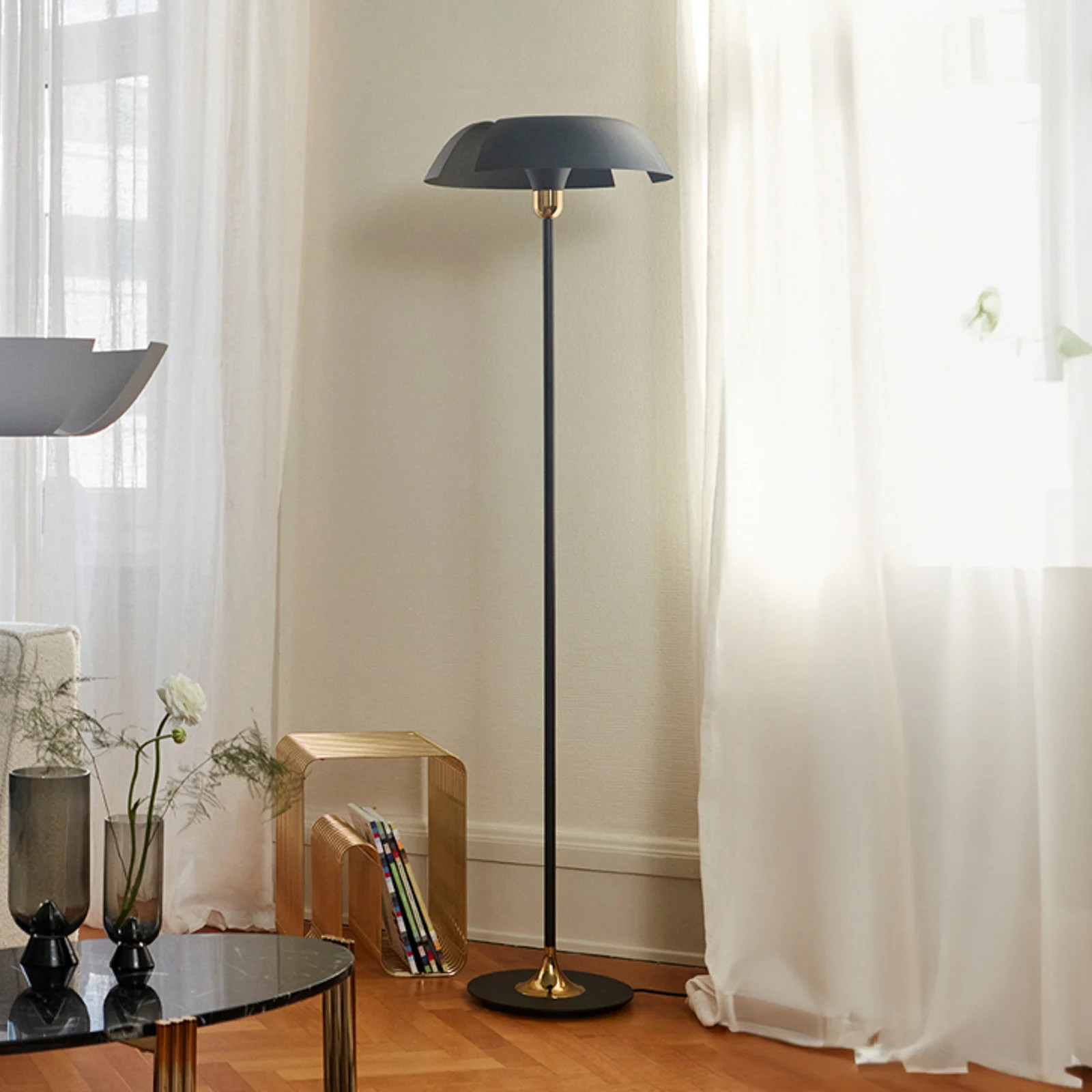 AYTM Cycnus Vloerlamp Zwart/Goud van Metaal voor de Woonkamer