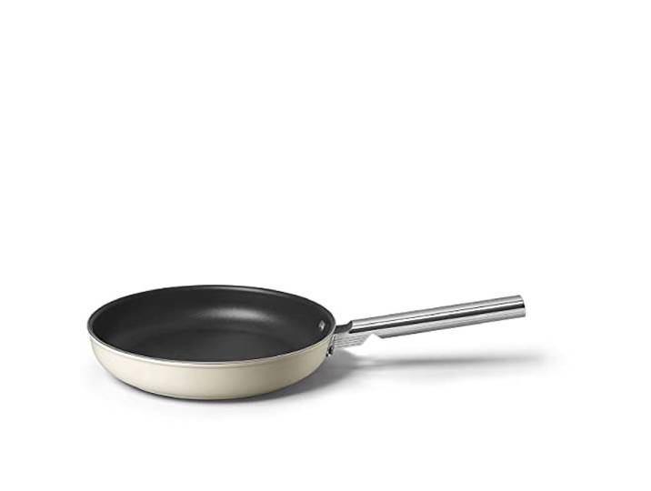 Smeg, CKFF2801CRM, Bratpfanne mit Antihaftbeschichtung, Durchmesser 28 cm, ergonomischer Edelstahlgriff, für alle Herdarten, bis 250° im Backofen, Fassungsvermögen 2,8L, Creme
