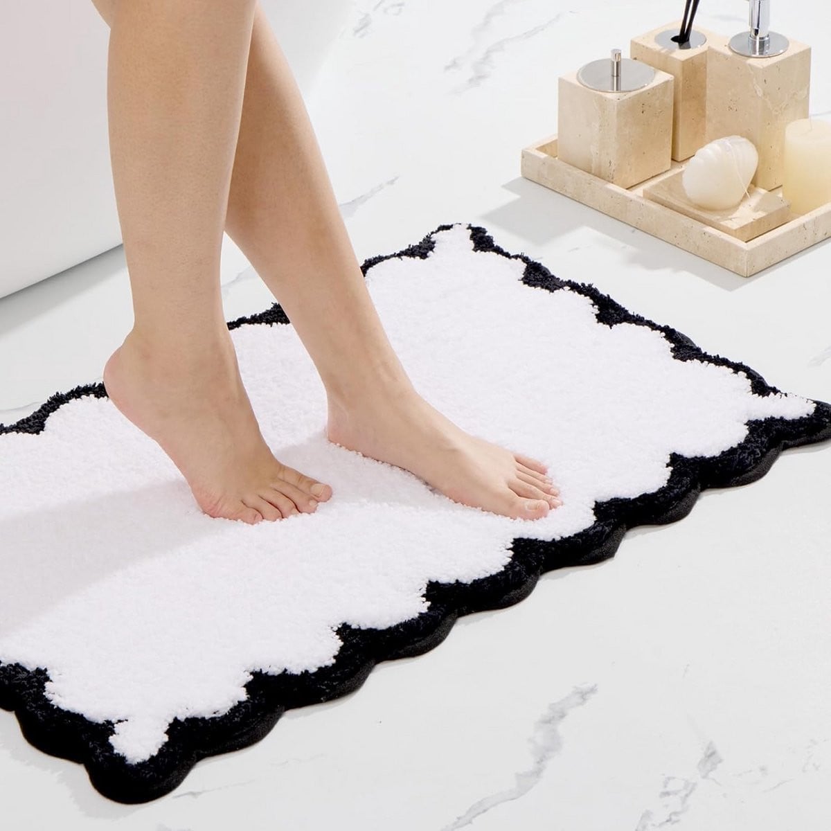 Ortigia Geschulpte Badmat - Wit en Zwart - Pluche Microvezel - Antislip en Absorberend