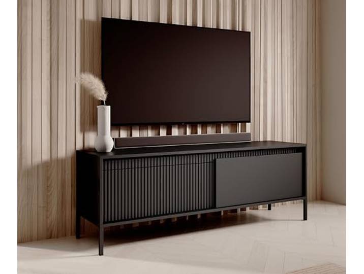 AXLIVING TV-Board Trentinis 153,5 cm Schwarz Schwarzes TV Board mit zwei Türen und zwei Innenfächern. Push-to-Open. Breite von 153,5 cm. Schwarze Metallfüße.