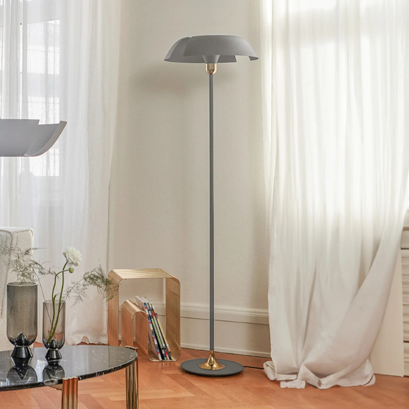 AYTM Cycnus Vloerlamp Taupe/Goud van Metaal voor de Woonkamer