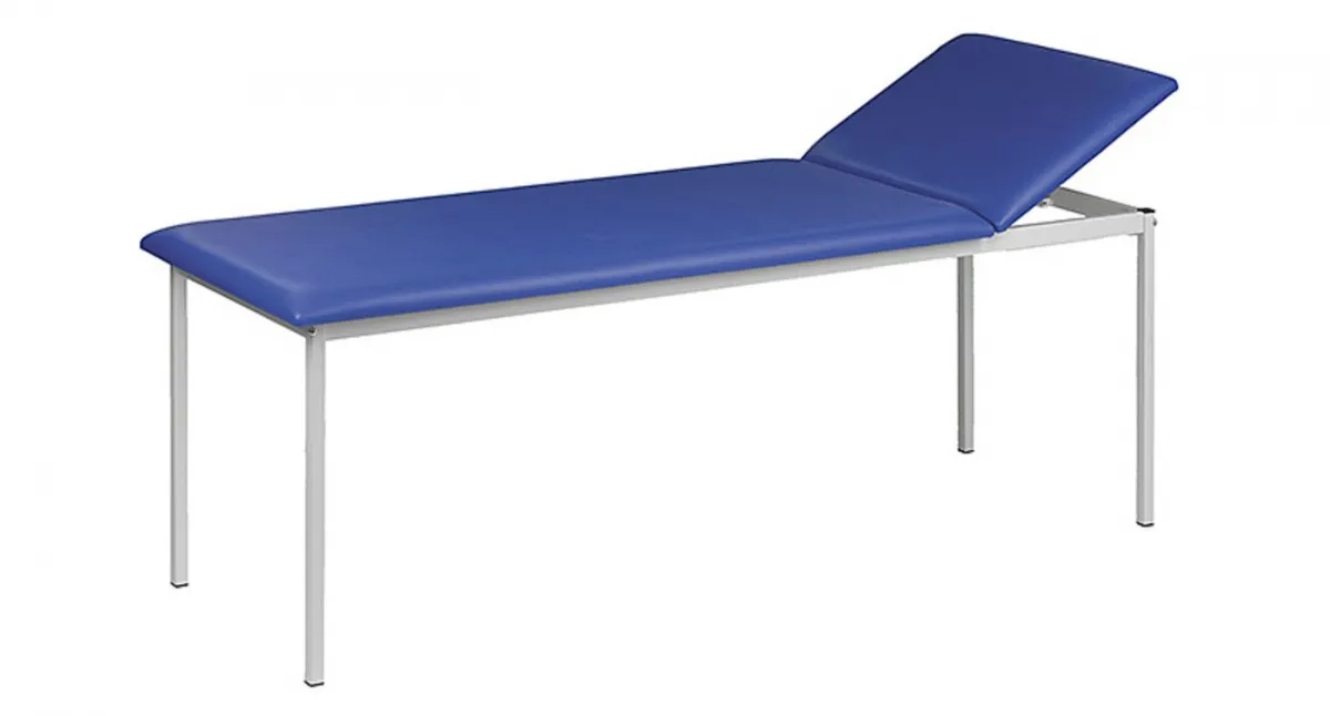 AGA Sanitätsartikel GmbH AGA Untersuchungsliege, 65 cm breit, 150 Kg belastbar, RAL 9010 Weiß-Blau ULI-6000-RW-BLAU
