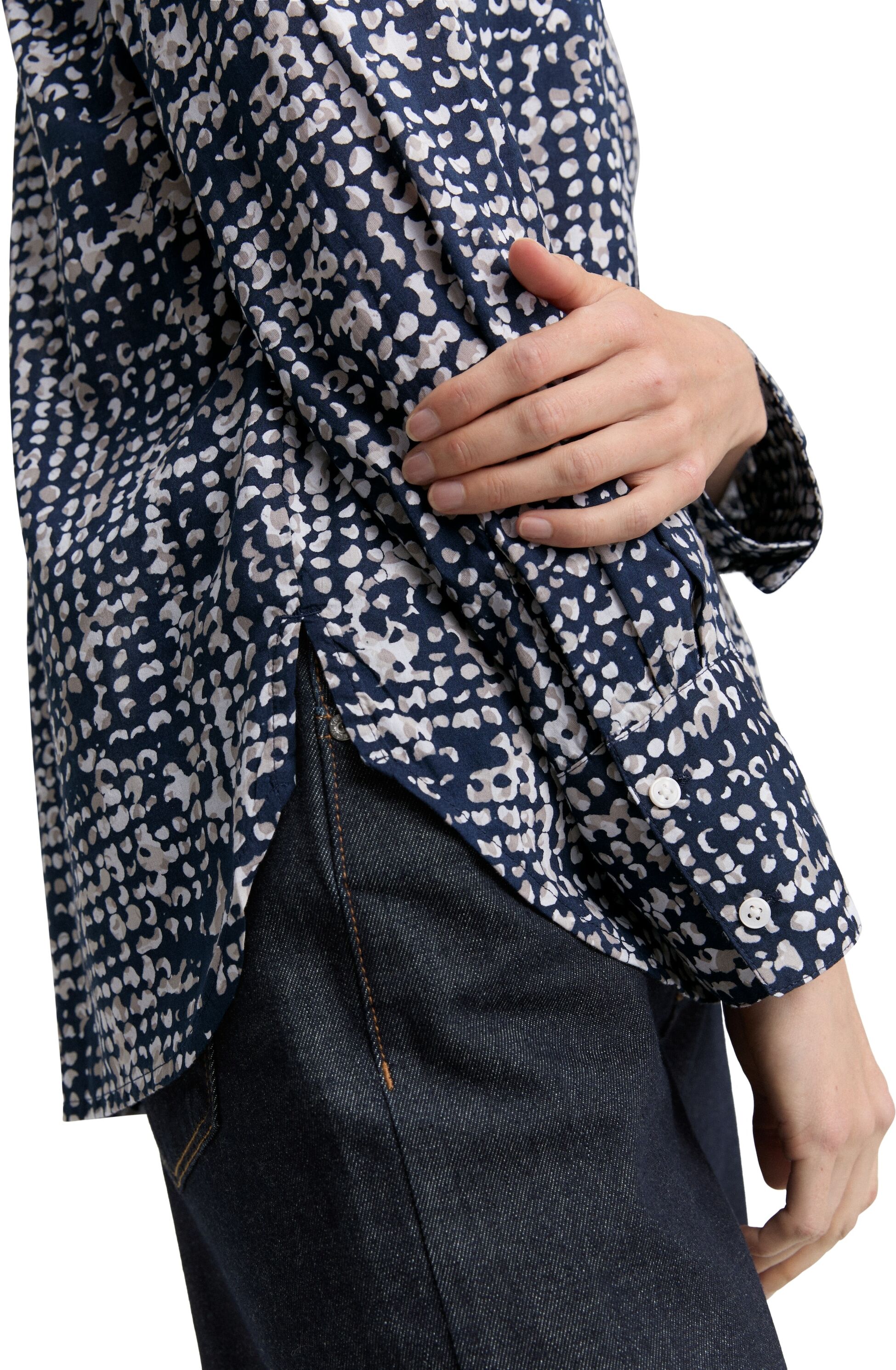 Hemdbluse TOM TAILOR, Damen, Gr. 34, blau (navy abstract dot design), Web, Obermaterial: 53% Baumwolle, 47% Modal, bedruckt, gemustert, regular fit Po-bedeckend, Manschette, Blusen Hemdbluse, mit Muster navy abstract dot design 34