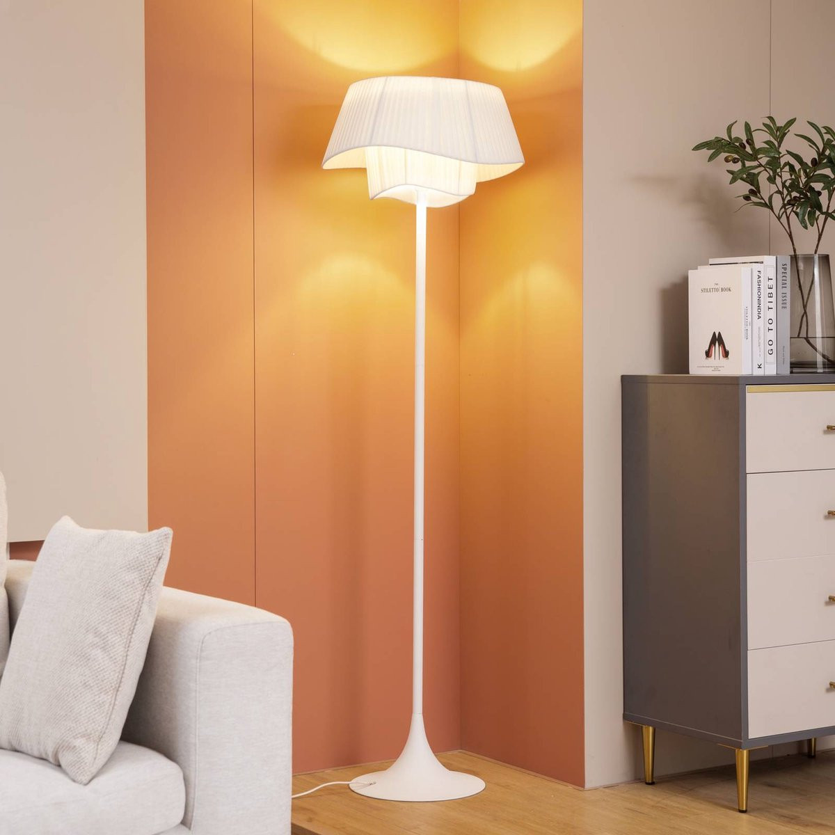 Lindby Eryndor vloerlamp met stoffen kap in wit en metaal