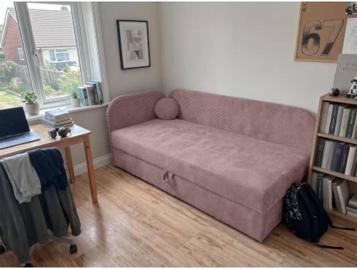 AX Living Nilda Tagesbett 90x200 cm Rosa mit Bettkasten Gepolsterte Rückenlehne; Seitenlehne links oder rechts montierbar.