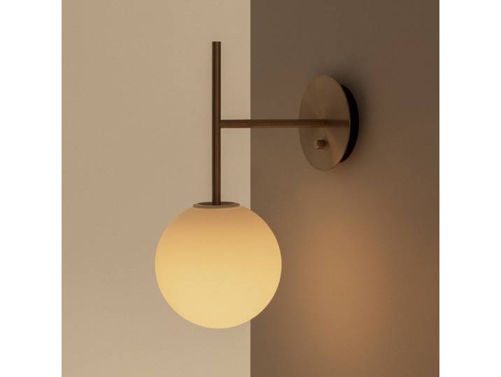 Audo Copenhagen Wandleuchte TR Bulb Suspended, dimmbar, messing / gold, für Wohn- / Esszimmer, Messing