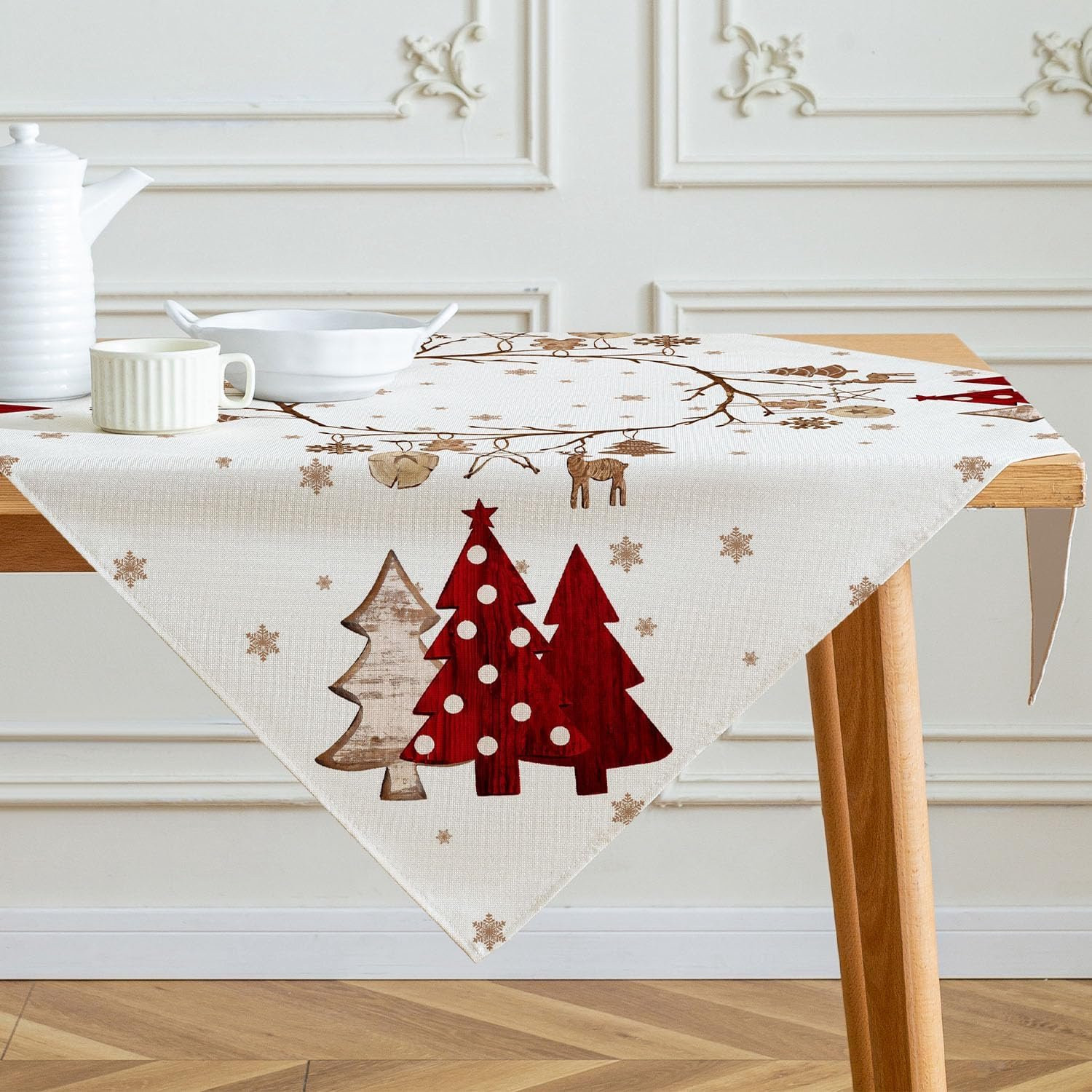 Kersttafelkleed met bomen in bruin en rood, 100 x 100 cm