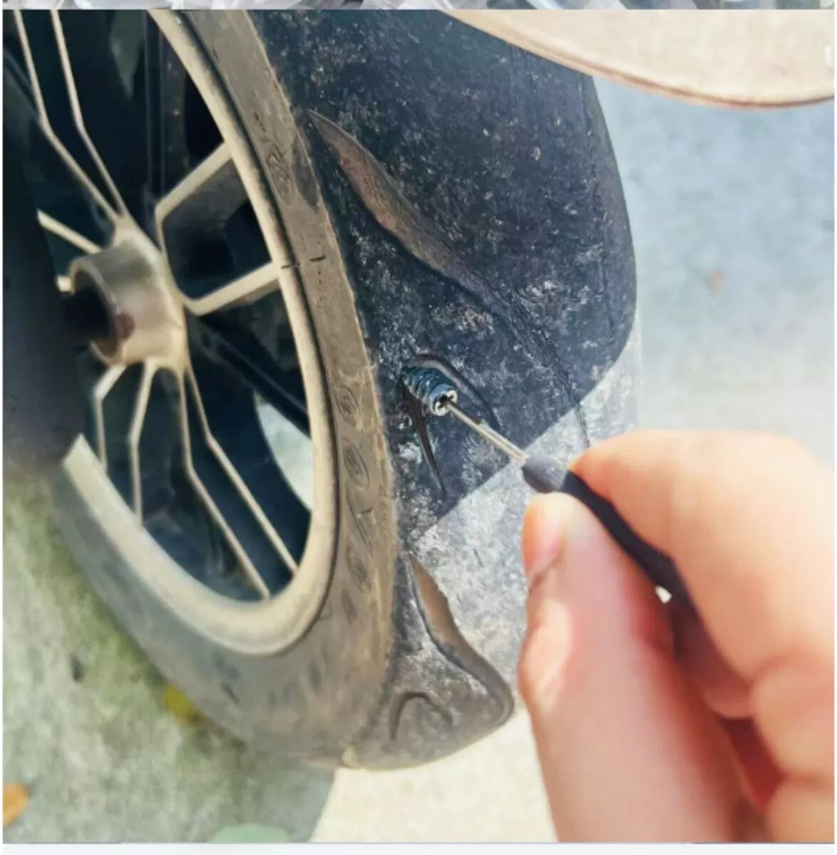 INF Kit de bouchons de réparation de pneus pour voiture, moto, vélo électrique (20 bouchons, 1 outil)