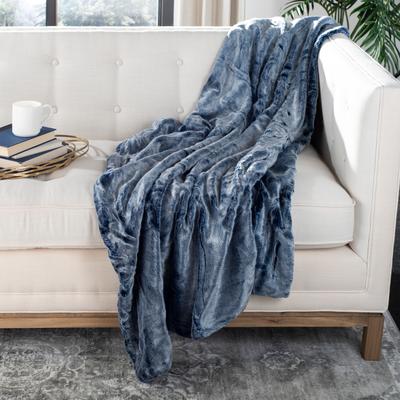 SAFAVIEH Skyler Plush 50 x 60 Inch Throw, Blue and White