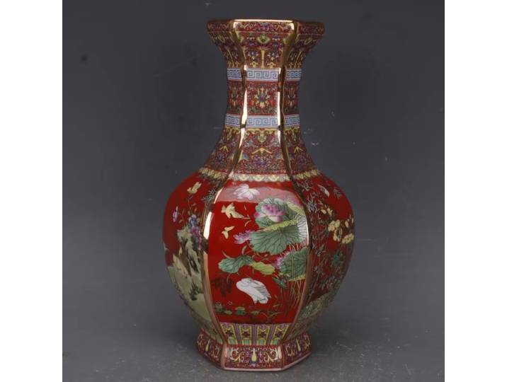 Vase chinois en porcelaine émaillée rouge Qing Qianlong fleurs oiseaux motif 10.1 pouces