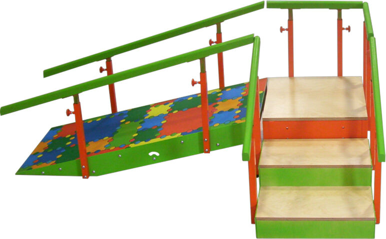 Escada infantil com rampa: Três degraus com pasamanos regulable