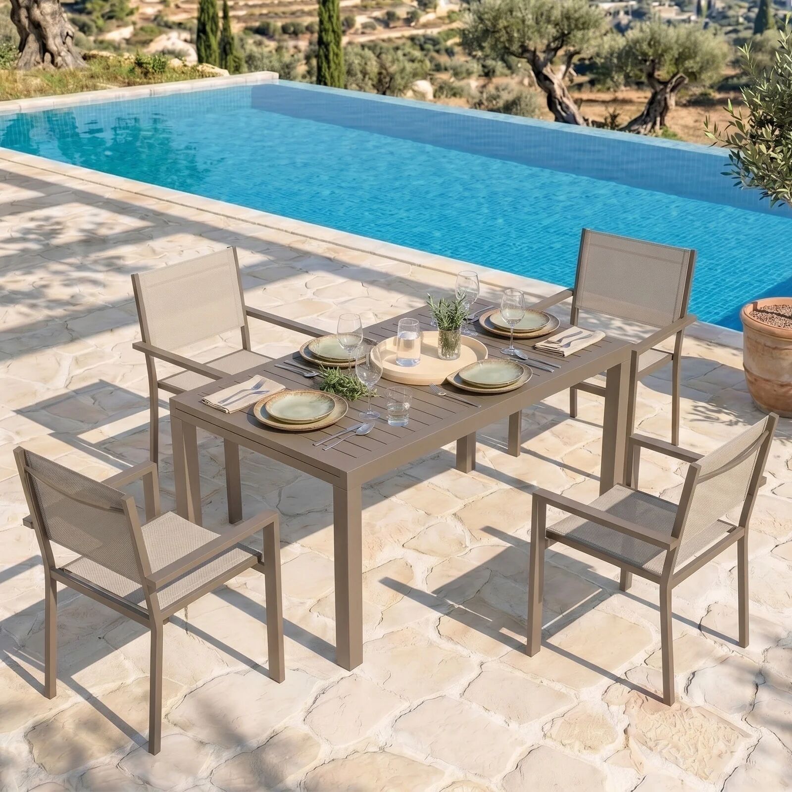 garneroarredamenti Set tavolo da giardino allungabile 140/210cm tortora + 4 sedie con braccioli quadrati tortora Brezza