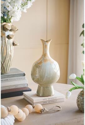 Kodotan sofa "8.1x5.5x15.9"" Reactive Glazed Vase"