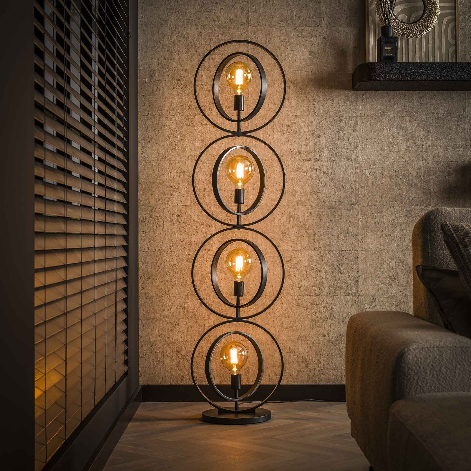 WoonStijl Vloerlamp 4L Turn Around XL Black Metal met LED Warm Wit