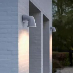 Trichterförmige weiße  Außenwandleuchte FRONT in schlichtem Design