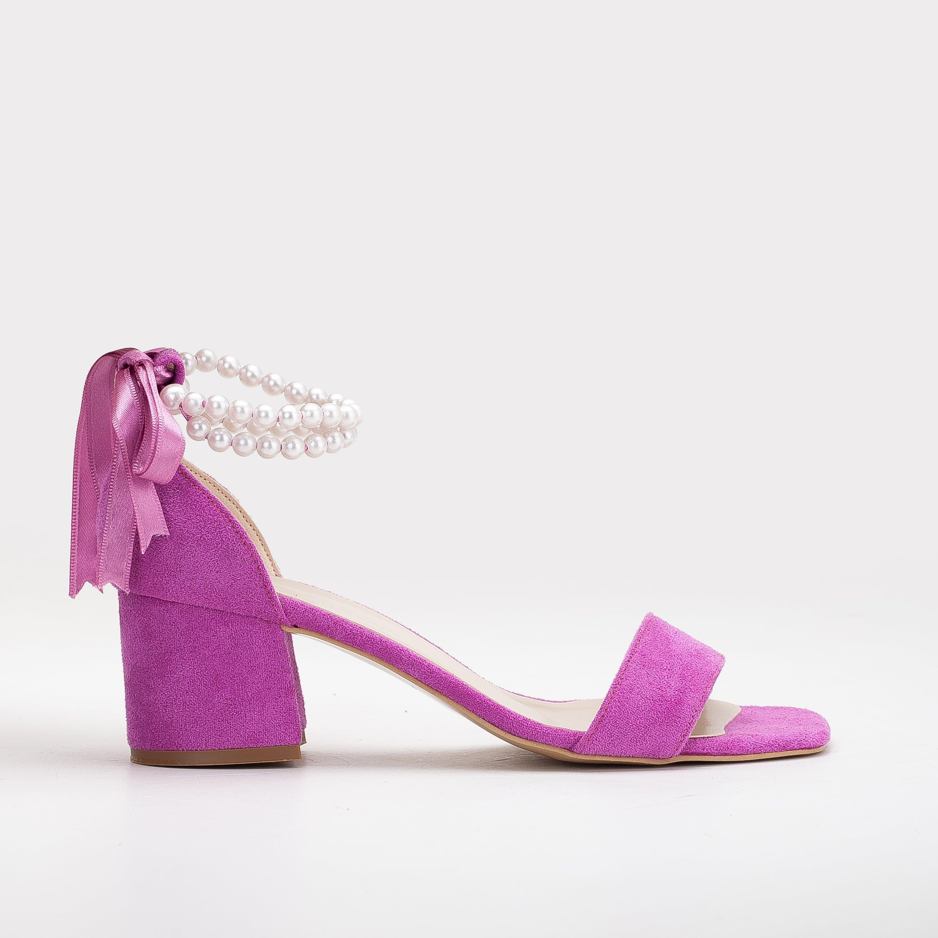 Illy Laag Block Hak Sandalen with Pearls