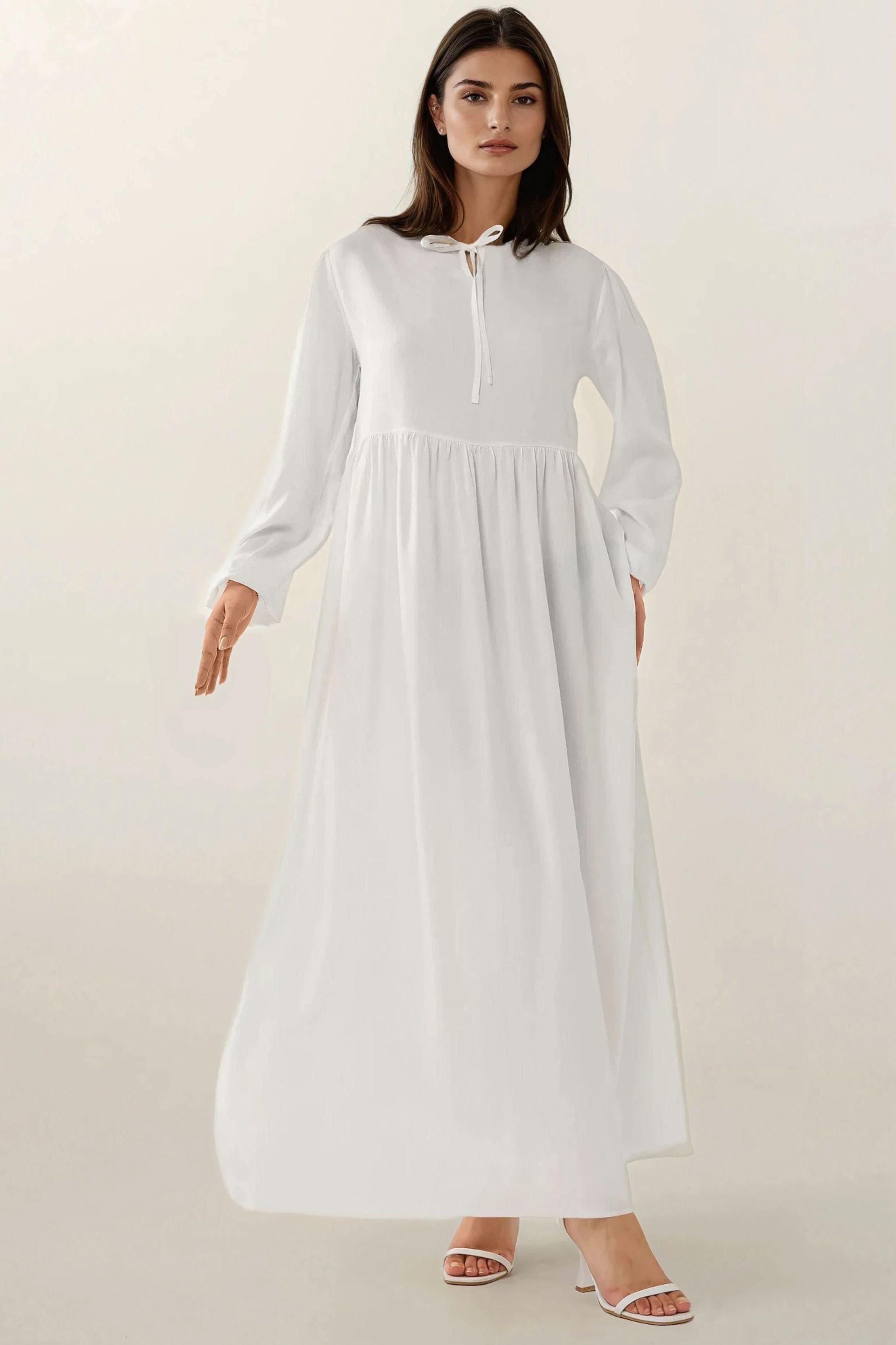 Maxikleid mit A-Linien-Schnitt und Rundhalsausschnitt