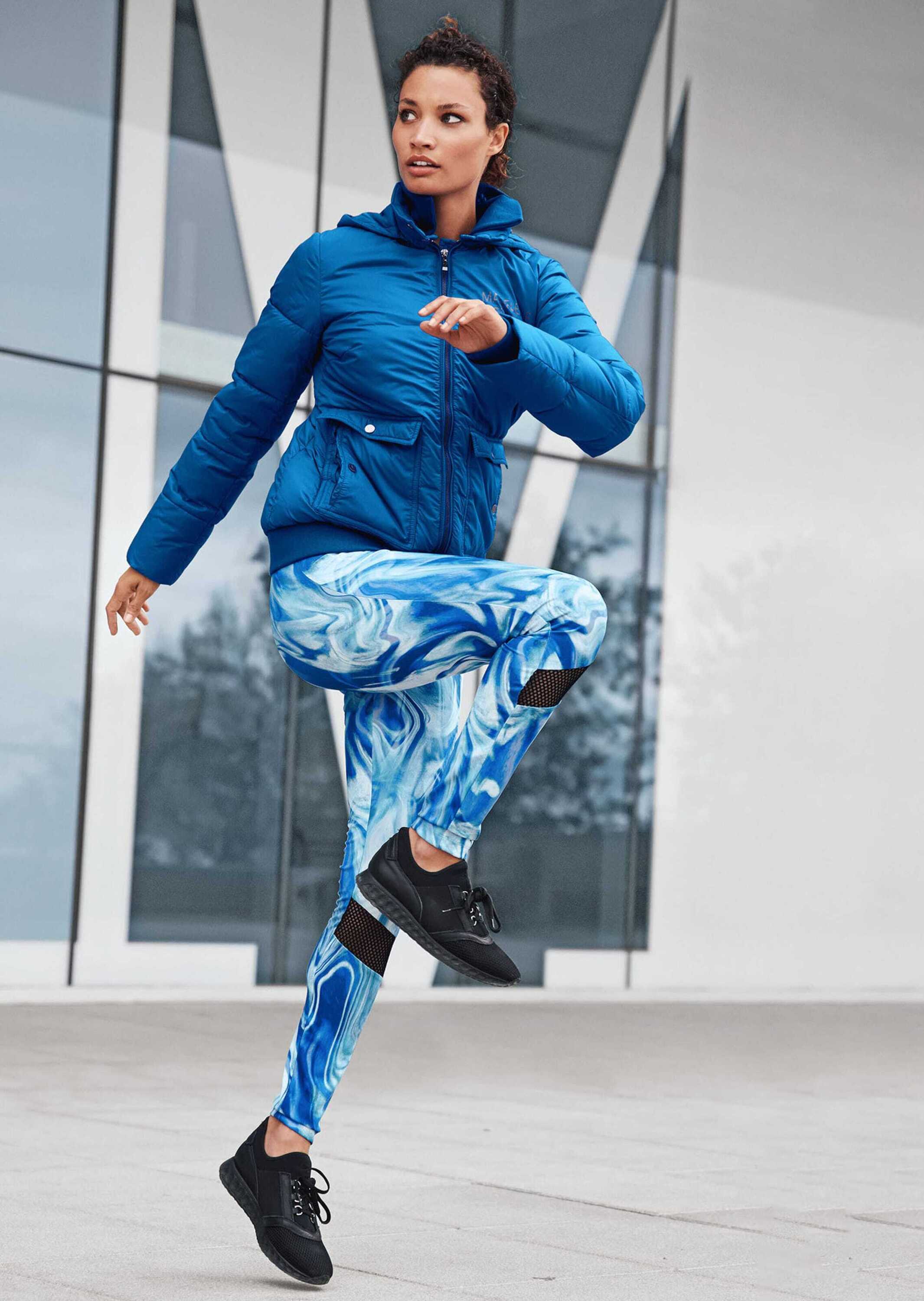 Outdoorjacke MADELEINE "Outdoorjacke Sportive Jacke mit Kapuze, Stehkragen", Damen, Gr. 38, blau (royalblau), Obermaterial: 100% Polyamid PA., Modern, Jacken Outdoorjacke